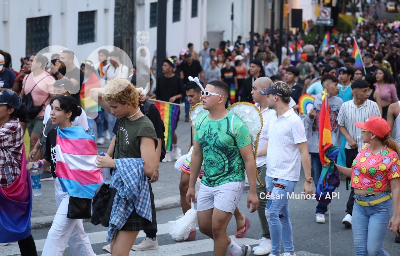 GYE-DESFILE ORGULLO