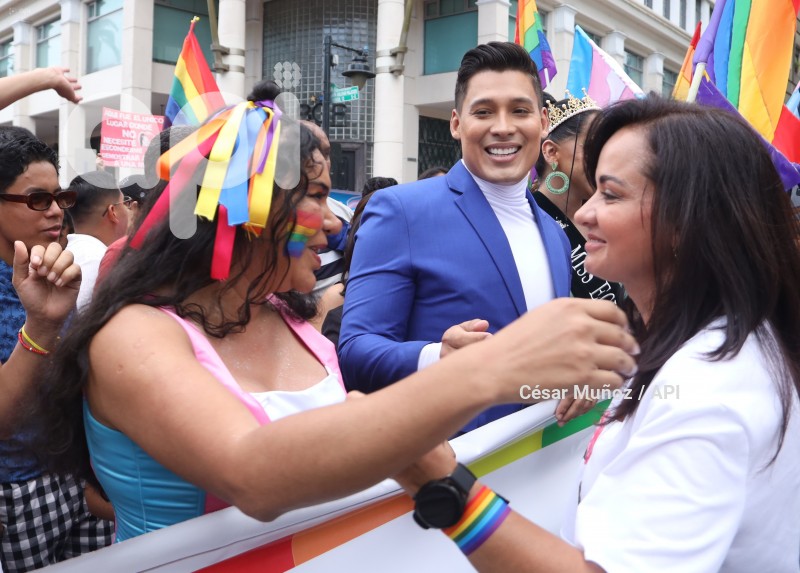 GYE-DESFILE ORGULLO