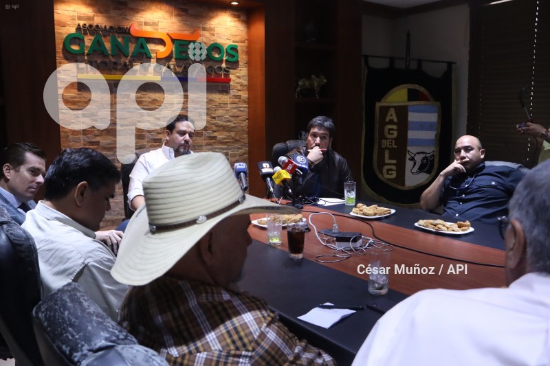 GYE-JAN TOPIC- GANADEROS