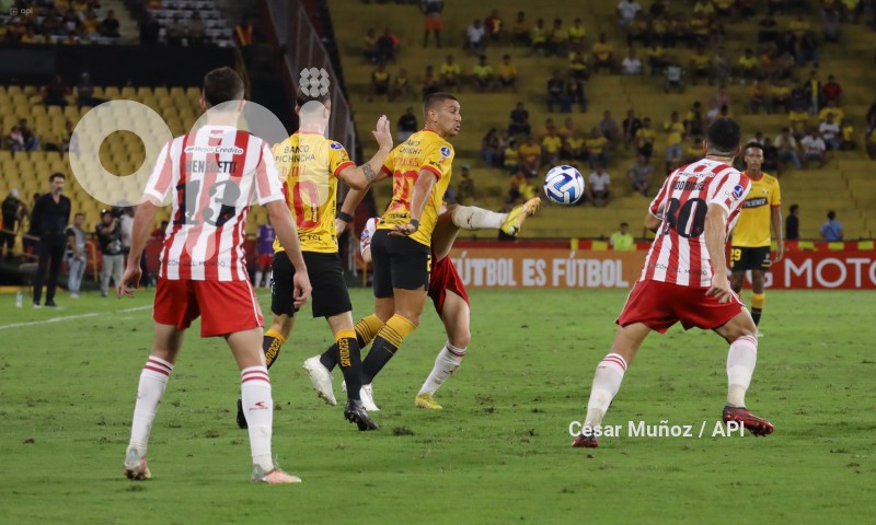 FBL-SUDAMERICANA-BARCELONA-ESTUDIANTES