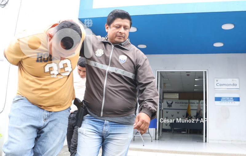GYE-ROBO DE ARMAS