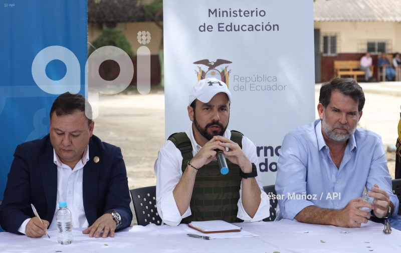 GYE-AUTORIDADES SEGURIDAD ESCUELAS