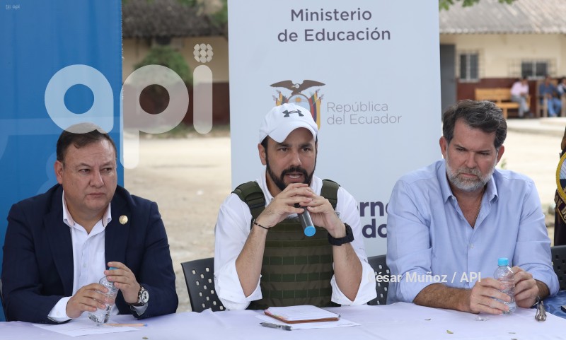 GYE-AUTORIDADES SEGURIDAD ESCUELAS