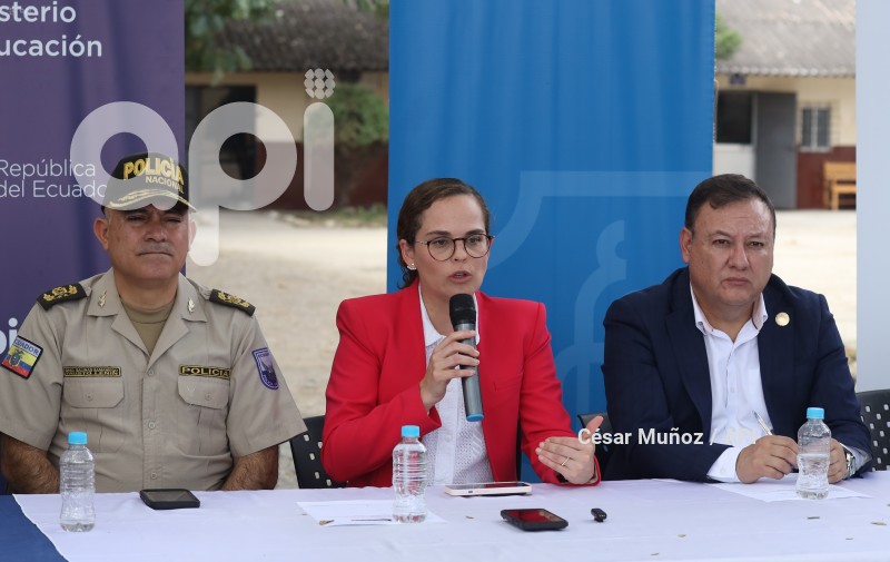 GYE-AUTORIDADES SEGURIDAD ESCUELAS