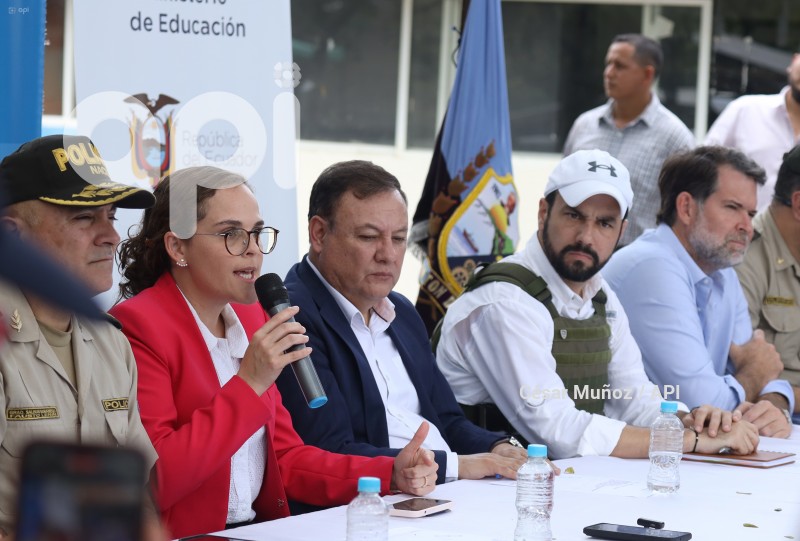 GYE-AUTORIDADES SEGURIDAD ESCUELAS