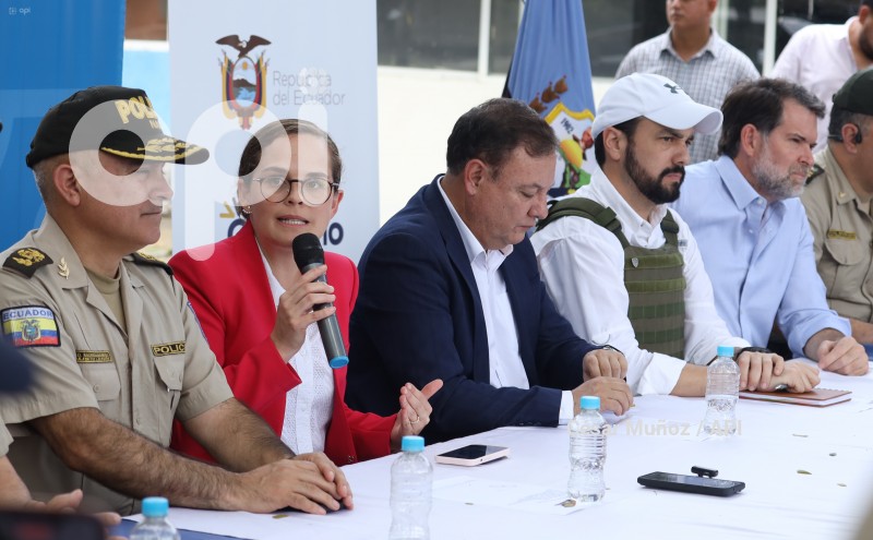 GYE-AUTORIDADES SEGURIDAD ESCUELAS