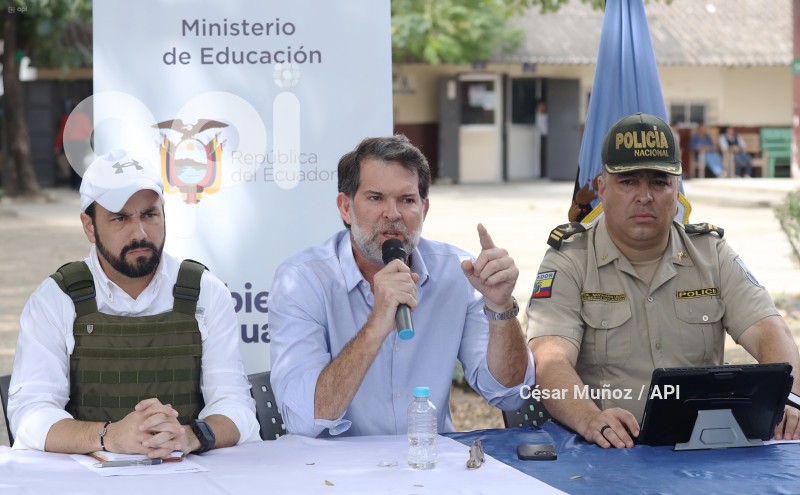GYE-AUTORIDADES SEGURIDAD ESCUELAS