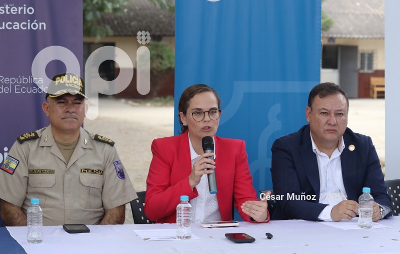 GYE-AUTORIDADES SEGURIDAD ESCUELAS