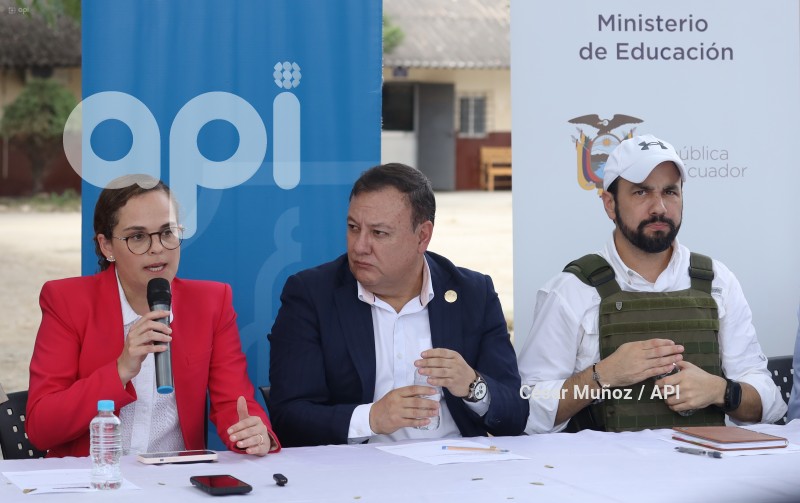 GYE-AUTORIDADES SEGURIDAD ESCUELAS
