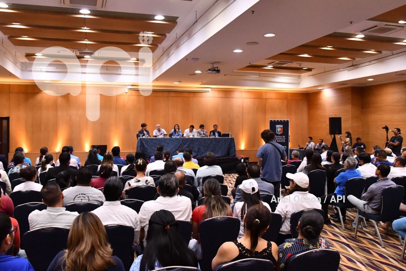 MANTA-LUISA-GONZALEZ-ELECCIONES-CAMPANA