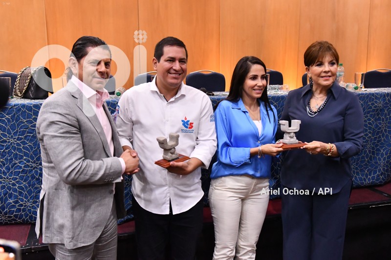 MANTA-LUISA-GONZALEZ-ELECCIONES-CAMPANA