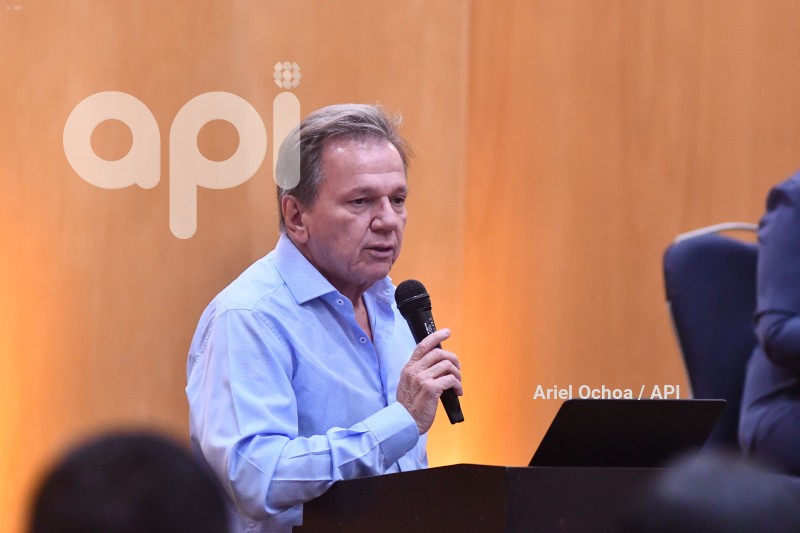 MANTA-LUISA-GONZALEZ-ELECCIONES-CAMPANA