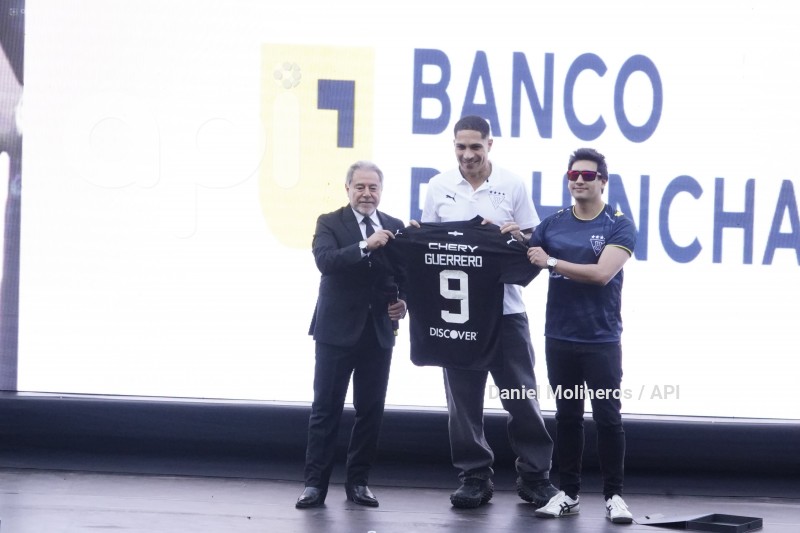 FBL-PRESENTACION-PAOLO-GUERRERO