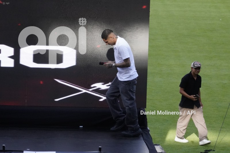 FBL-PRESENTACION-PAOLO-GUERRERO