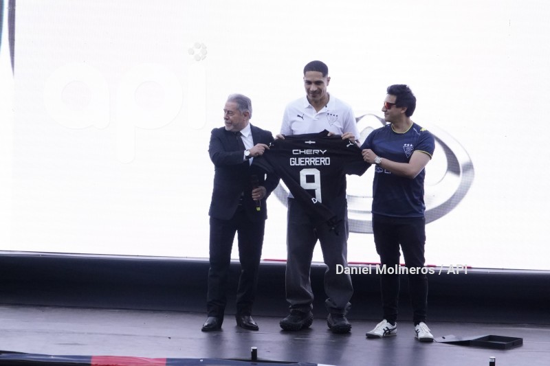 FBL-PRESENTACION-PAOLO-GUERRERO