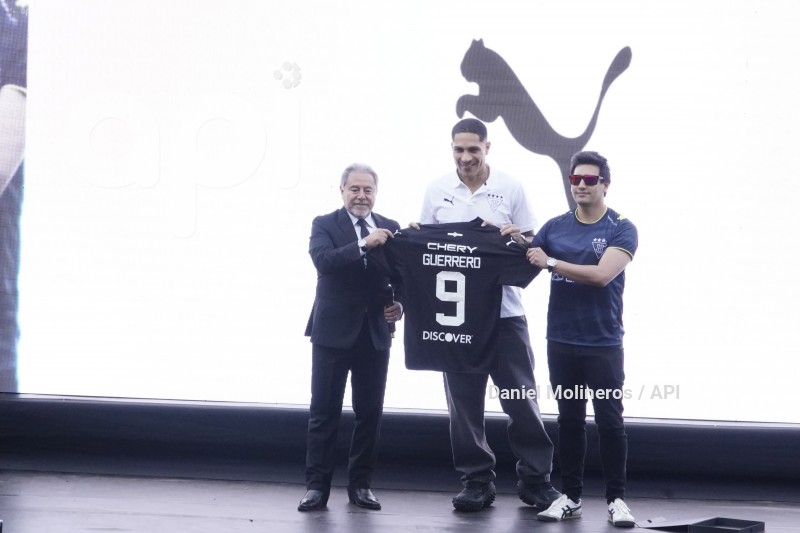 FBL-PRESENTACION-PAOLO-GUERRERO