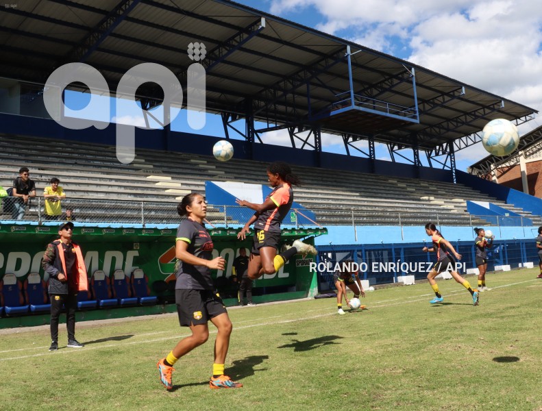 FBL-SUPERLIGA-FEMENINA-NANAS-BARCELONA