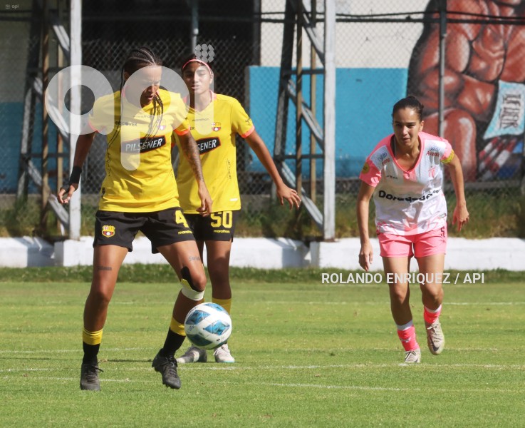 FBL-SUPERLIGA-FEMENINA-NANAS-BARCELONA