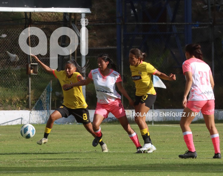 FBL-SUPERLIGA-FEMENINA-NANAS-BARCELONA