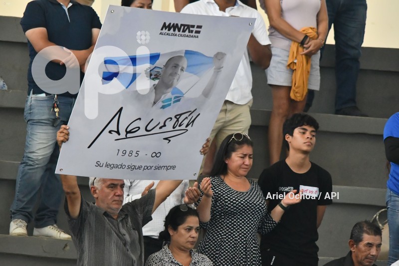 MANTA-AGUSTIN-INTRIAGO-FERETRO-COLISEO