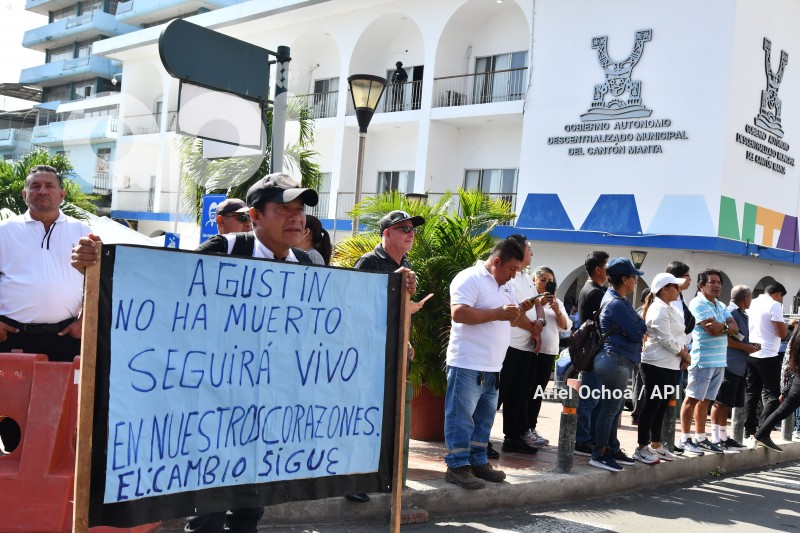 MANTA-AGUSTIN-INTRIAGO-FERETRO-MUNICIPIO