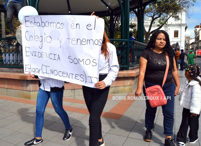 CUENCA-PLANTON-FAMILIARES JOVENES INTENTO DE ASESINATO