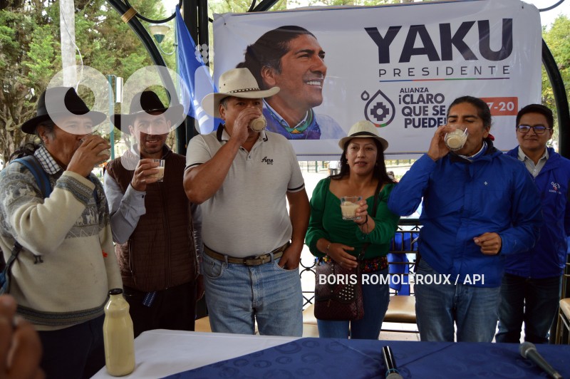 CUENCA-YAKU PEREZ FIRMA ACUERDO CON PRODUCTORES GANADEROS