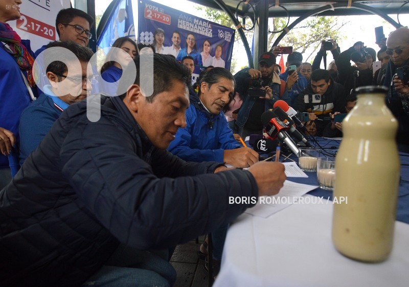CUENCA-YAKU PEREZ FIRMA ACUERDO CON PRODUCTORES GANADEROS