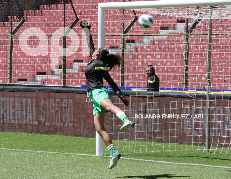 FBL-SUPERLIGA-FEMENINA-LDU-NANAS