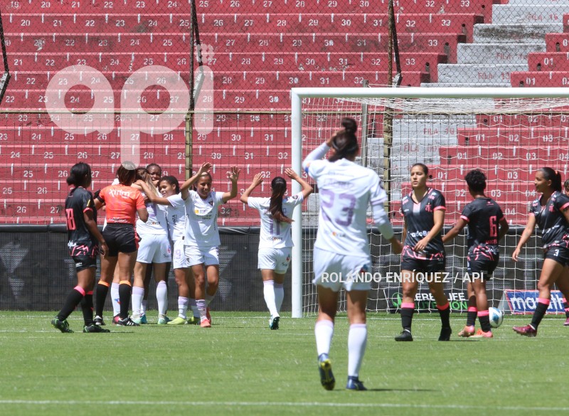 FBL-SUPERLIGA-FEMENINA-LDU-NANAS