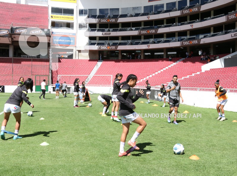 FBL-SUPERLIGA-FEMENINA-LDU-NANAS