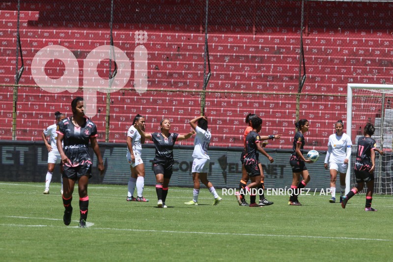 FBL-SUPERLIGA-FEMENINA-LDU-NANAS