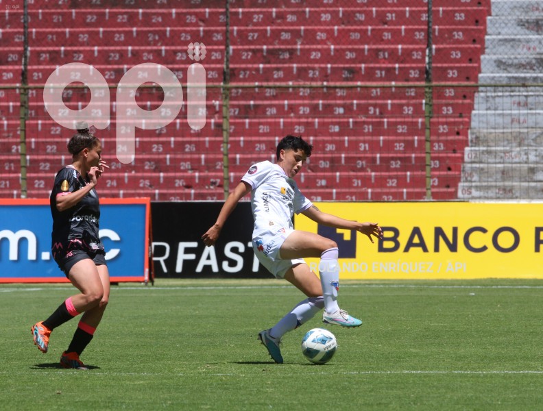 FBL-SUPERLIGA-FEMENINA-LDU-NANAS
