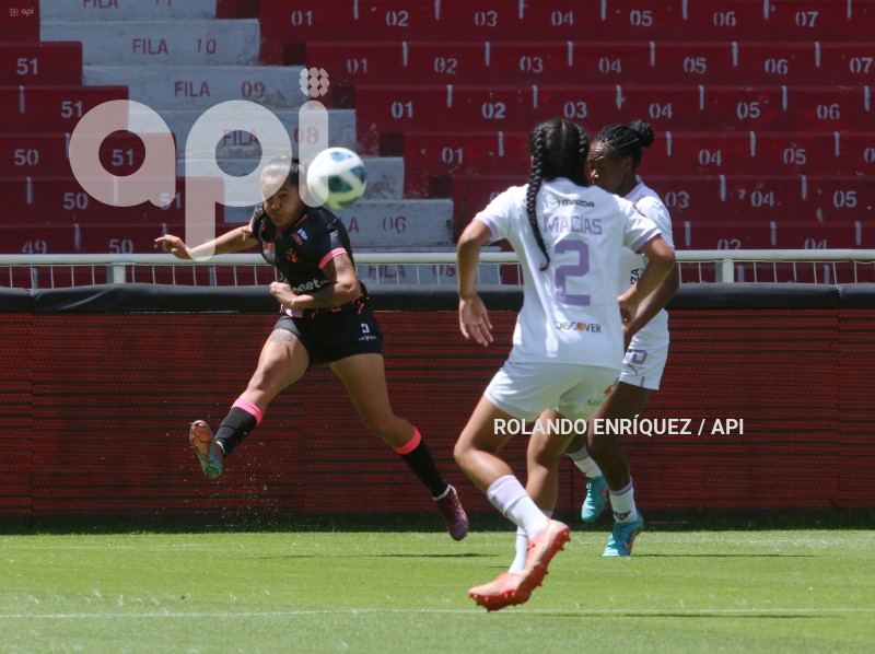 FBL-SUPERLIGA-FEMENINA-LDU-NANAS