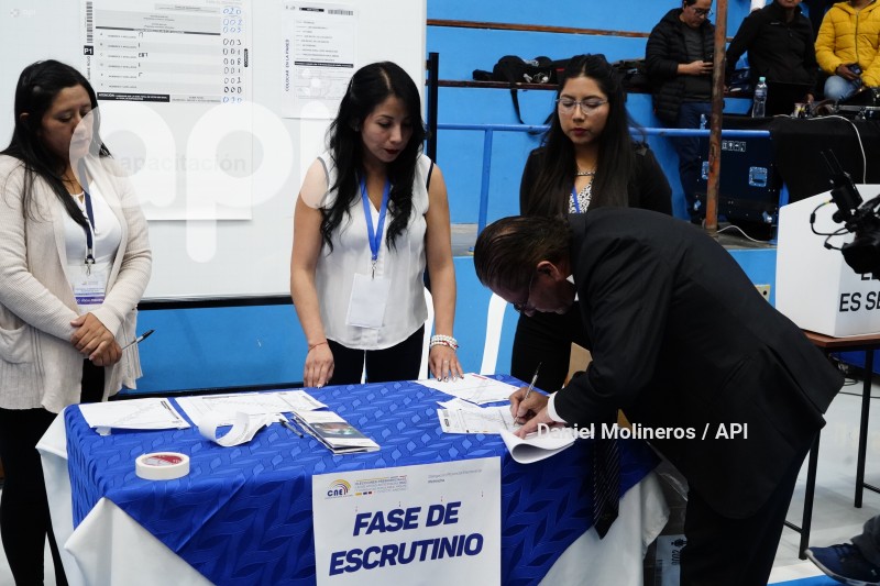 SIMULACRO-ELECCIONES-PRESIDENCIALES-UIO