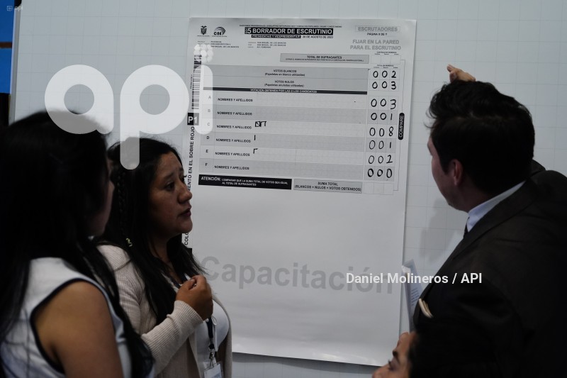 SIMULACRO-ELECCIONES-PRESIDENCIALES-UIO