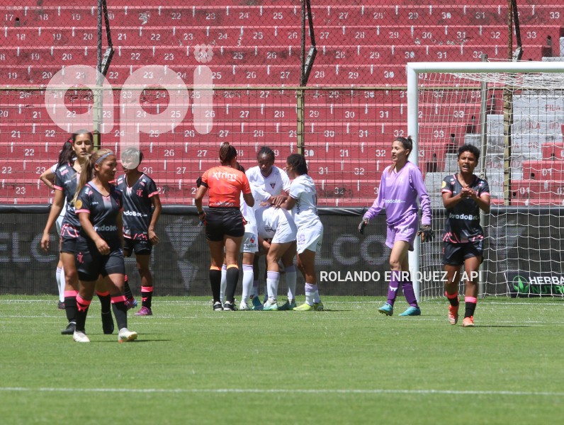 FBL-SUPERLIGA-FEMENINA-LDU-NANAS