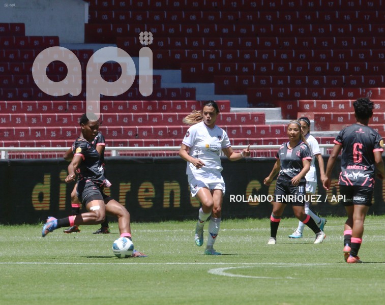 FBL-SUPERLIGA-FEMENINA-LDU-NANAS