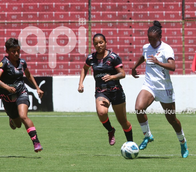 FBL-SUPERLIGA-FEMENINA-LDU-NANAS