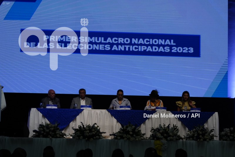 SIMULACRO-ELECCIONES-PRESIDENCIALES-UIO