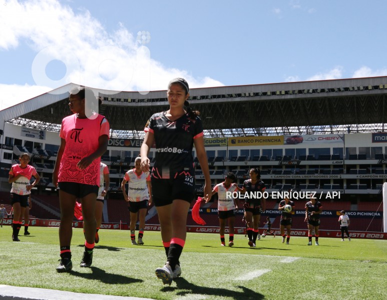 FBL-SUPERLIGA-FEMENINA-LDU-NANAS