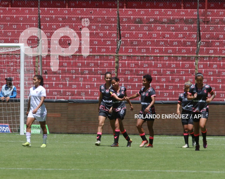 FBL-SUPERLIGA-FEMENINA-LDU-NANAS