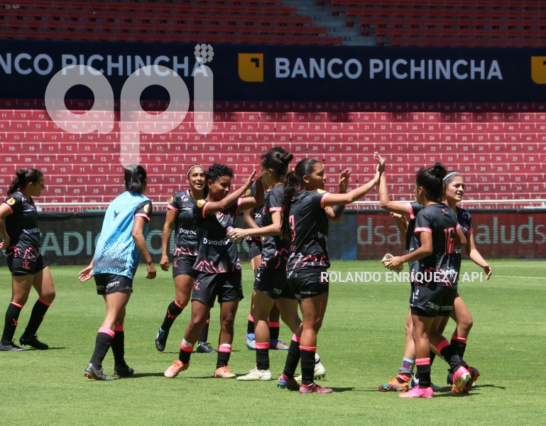 FBL-SUPERLIGA-FEMENINA-LDU-NANAS