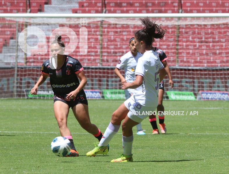FBL-SUPERLIGA-FEMENINA-LDU-NANAS