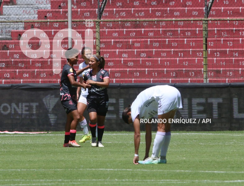 FBL-SUPERLIGA-FEMENINA-LDU-NANAS