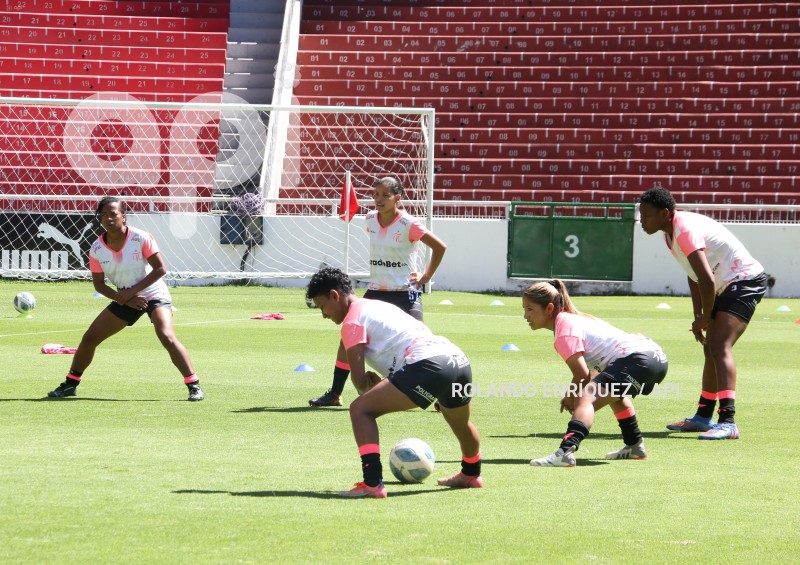 FBL-SUPERLIGA-FEMENINA-LDU-NANAS