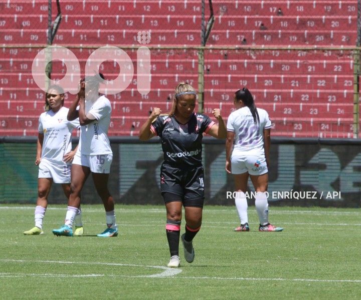 FBL-SUPERLIGA-FEMENINA-LDU-NANAS