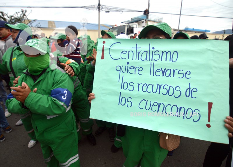 CUENCA-PLANTON CIUDADANO-RECHAZO FIDECOMISO