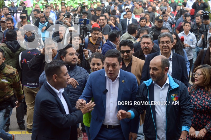 CUENCA-PLANTON CIUDADANO-RECHAZO FIDECOMISO