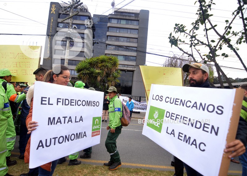 CUENCA-PLANTON CIUDADANO-RECHAZO FIDECOMISO